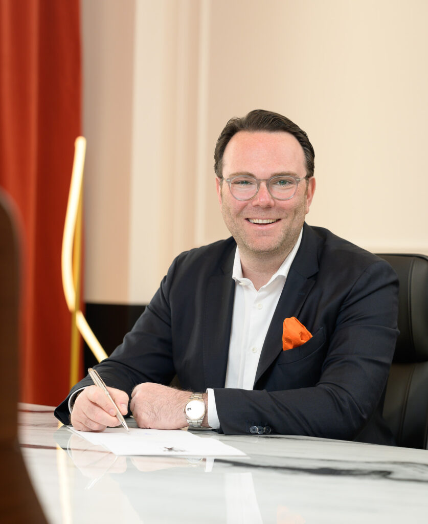 Alan Menaker - Rechtsanwalt und Notar