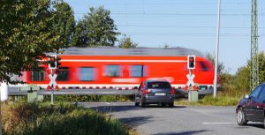 Bei Unfällen am Bahnübergang haften Deutsche Bahn und Privatunternehmen